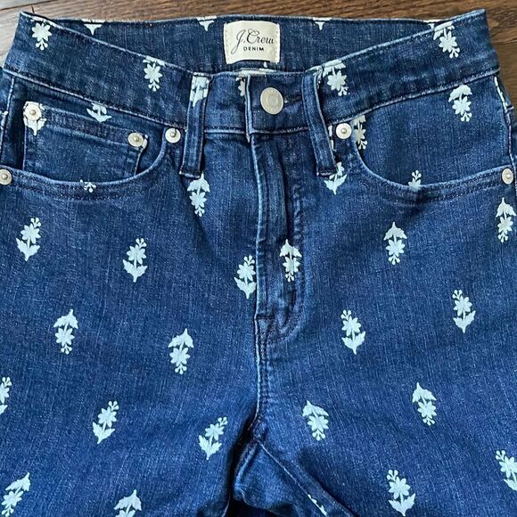 J. Crew. 9” High Rise Toothpick Jeans w/floral pattern. Size 25 - Picture 3 of 11